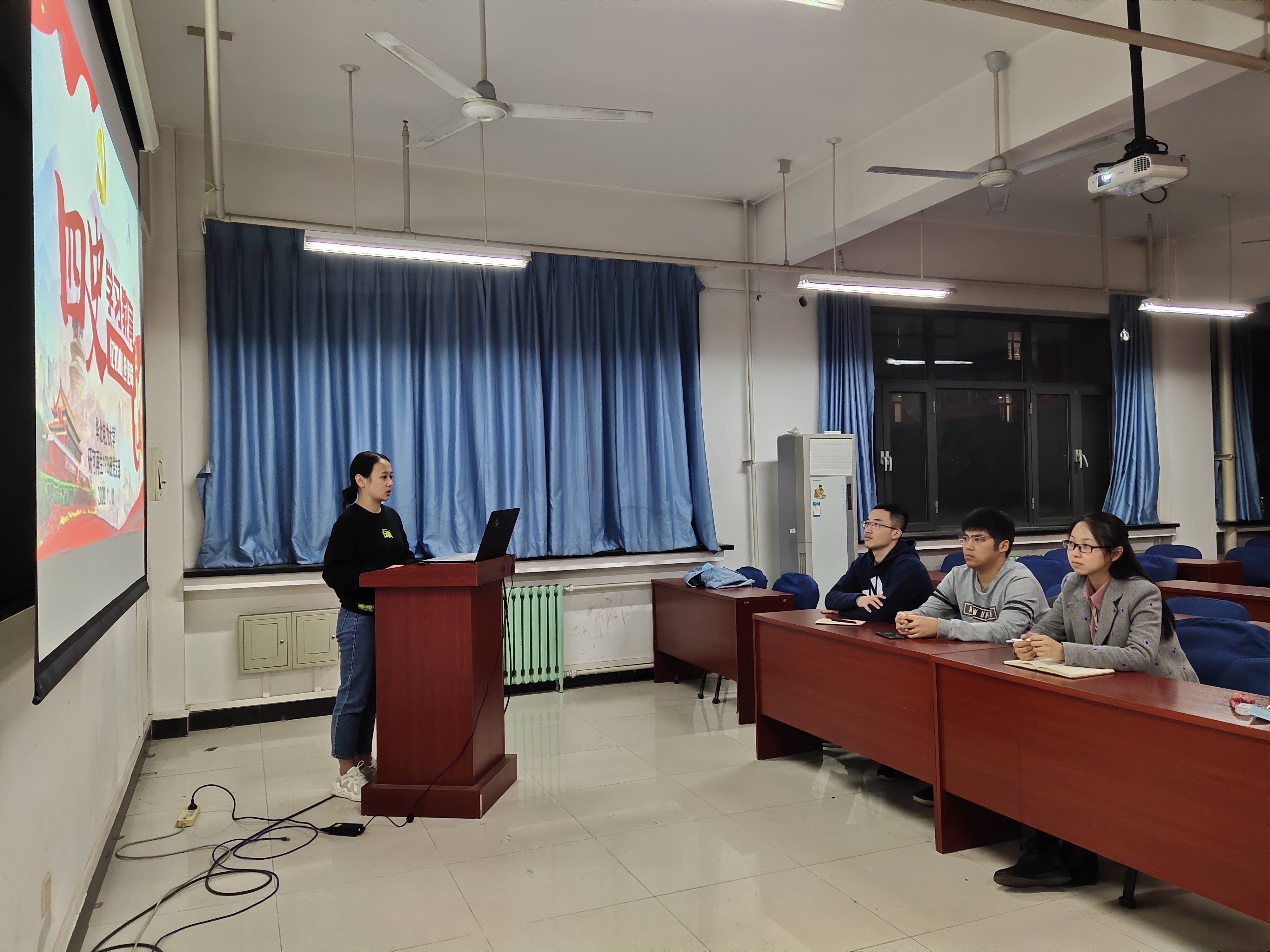 2d61f1a823f54259b5fbd0dce1faee14.jpg ????1.jpg